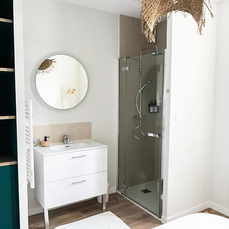 Chaleureux & Confort, Parking Prive Apartment